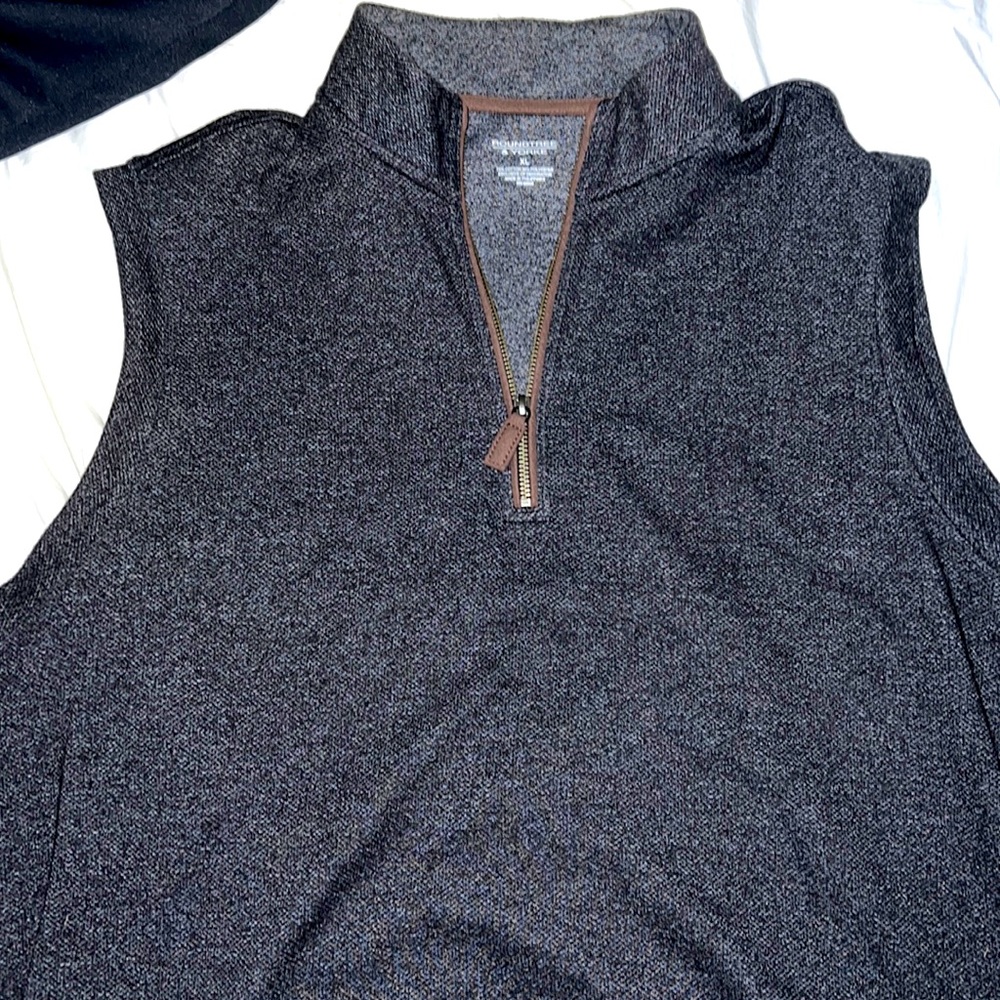 Roundtree & York Men’s Quarter Zip Vest